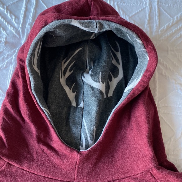 PORTAGE & MAIN | Baby Hoodie | Size 6-12 months - Picture 2 of 3